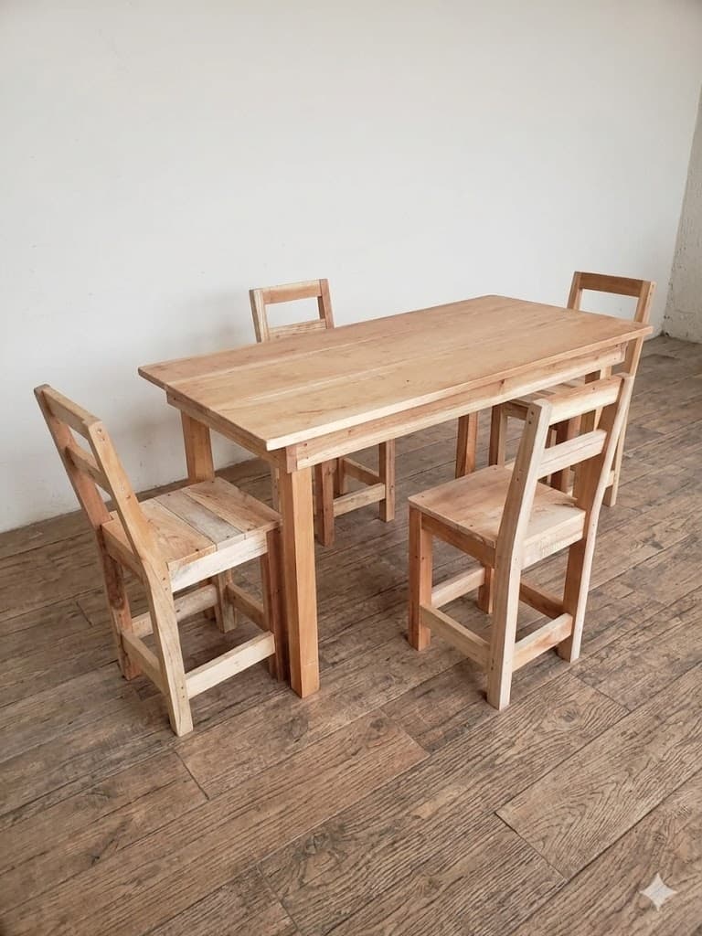 JUEGO DE MESA RUSTICA 1.50 MAS 4 SILLAS RUSTICAS